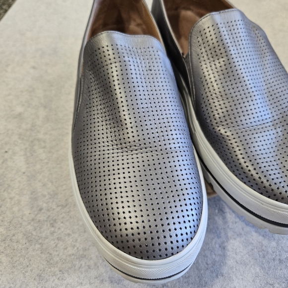 🐢 Halogen Metallic Silver Chunky sneaker.  1" platform.  Size 10. - Picture 4 of 16